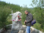 Власис Авгдзидис у памятник на Серпантинке